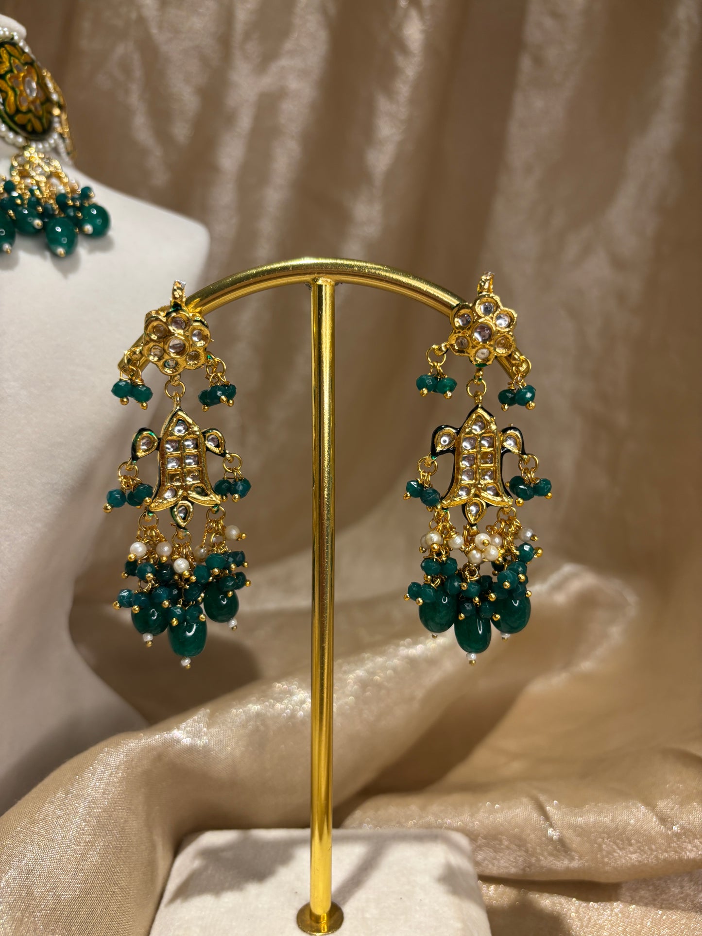 Emerald green choker set