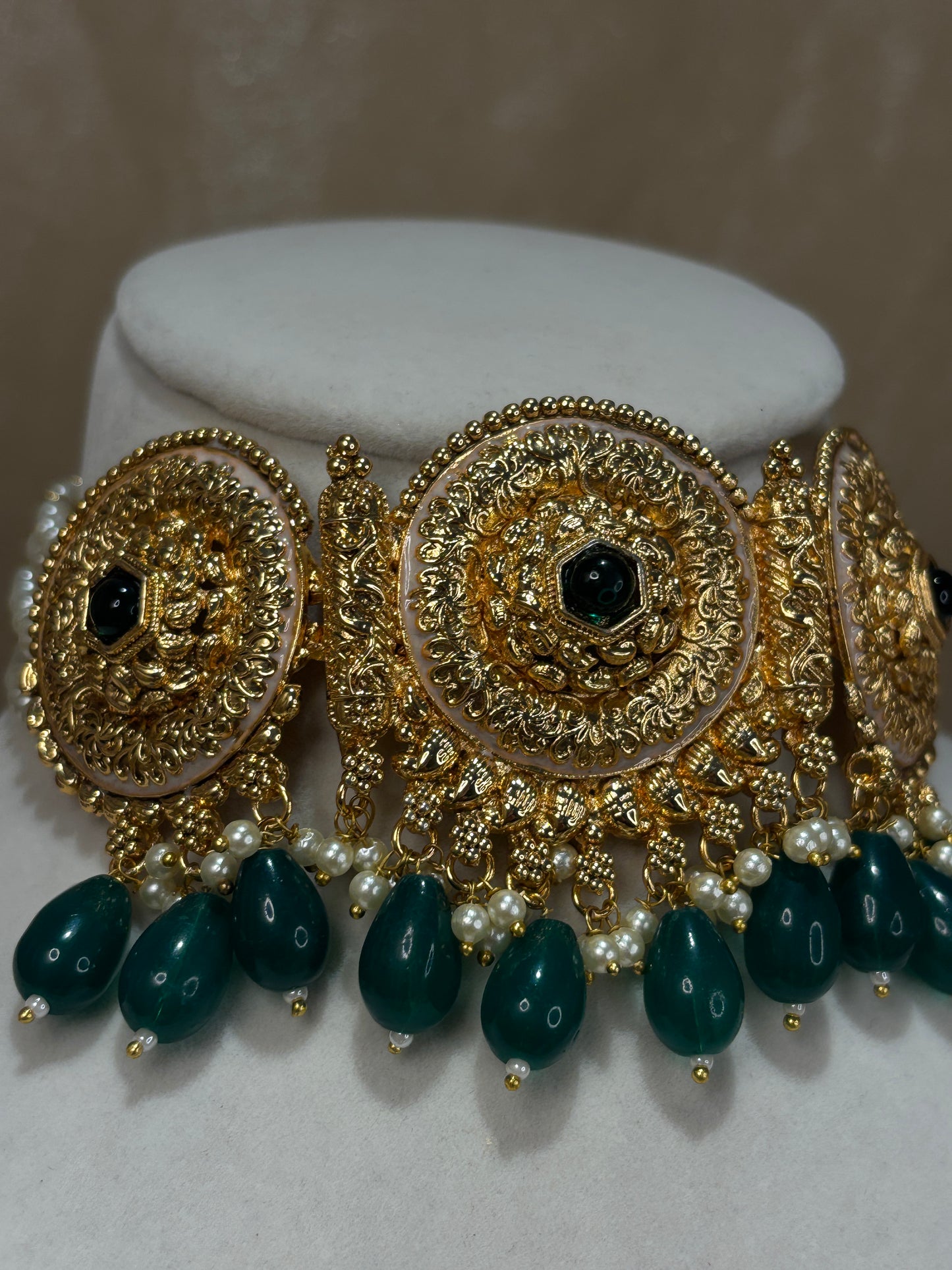 Emerald green antique gold choker set