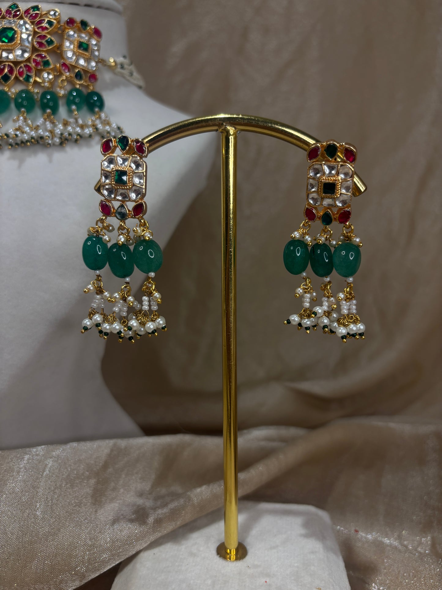 Red/emearld green choker set