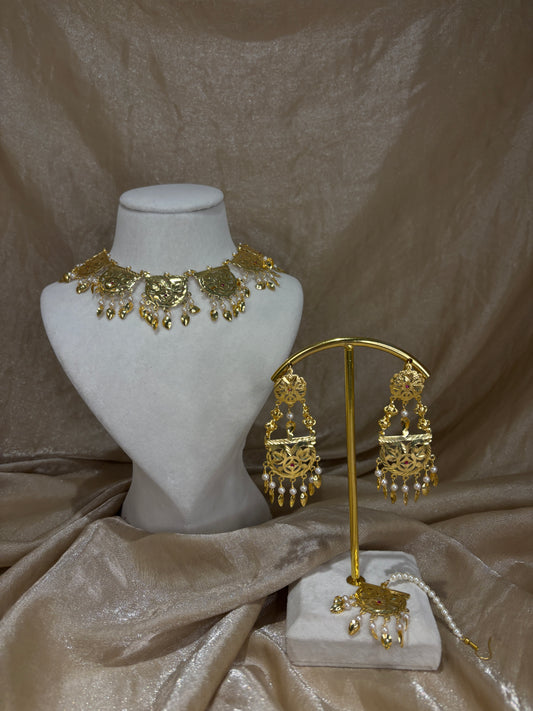 Traditional jadau necklace set
