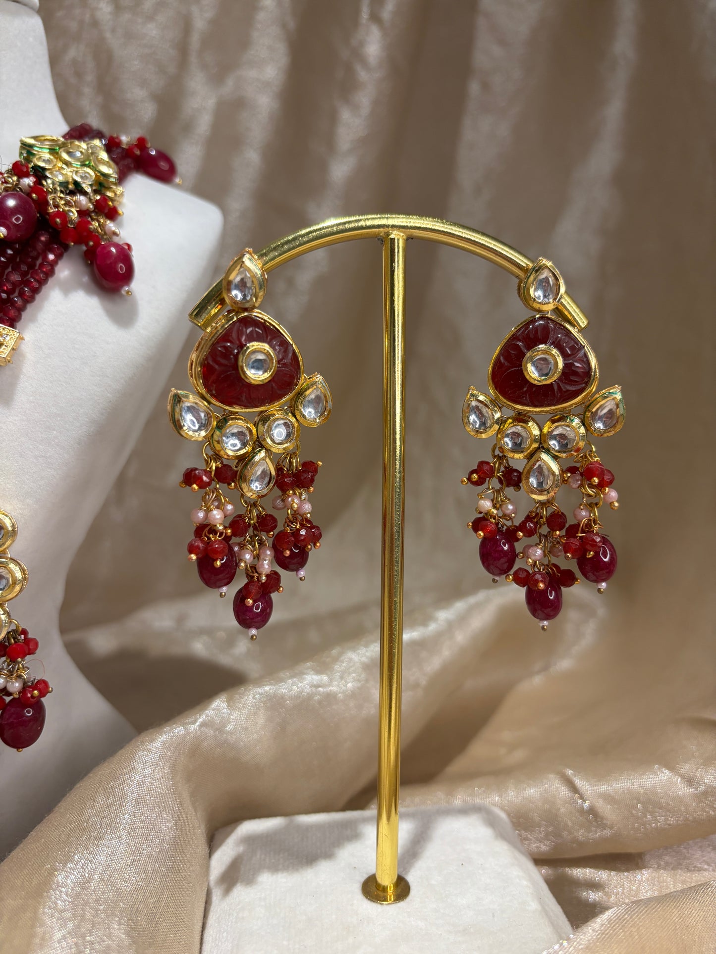 Maroon necklace set