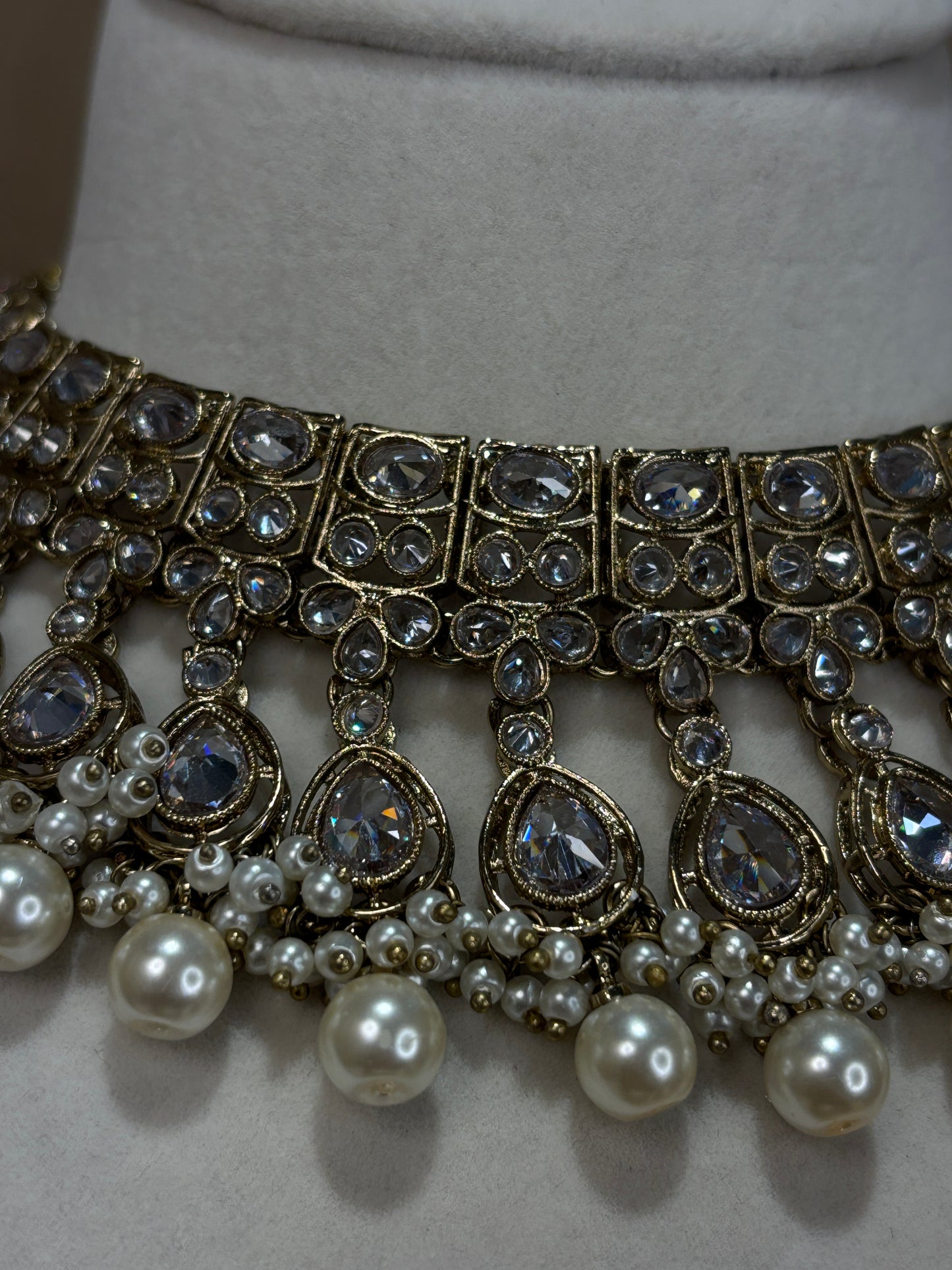 White gold necklace set