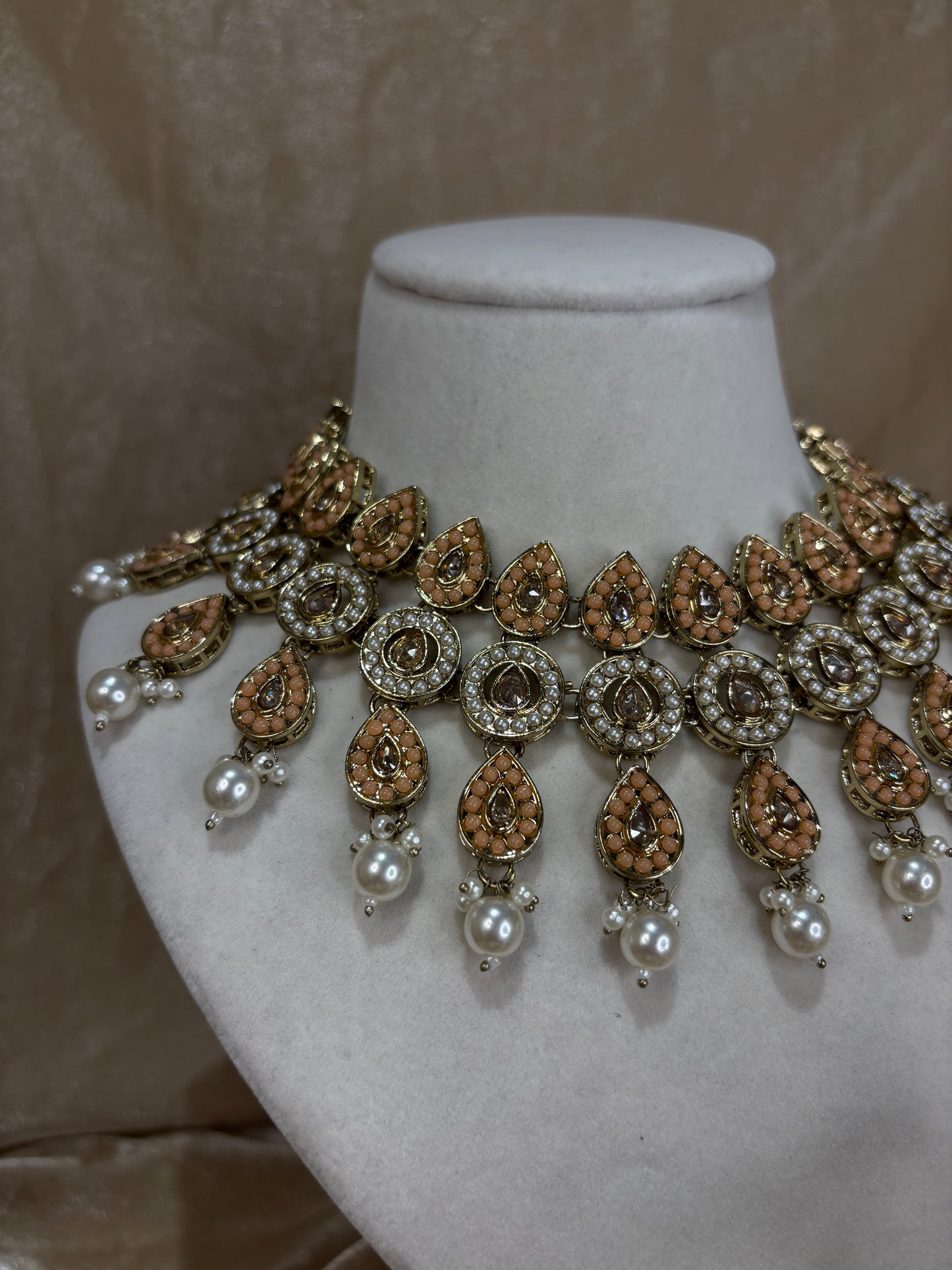 Peach statement necklace set