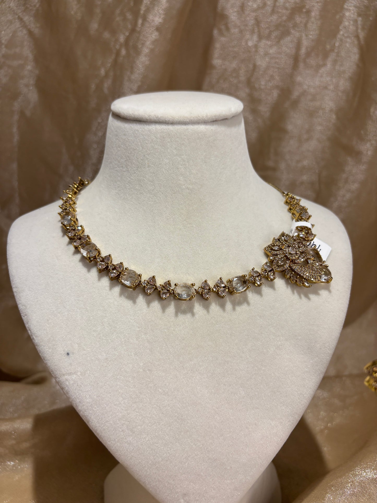 Gold necklace set