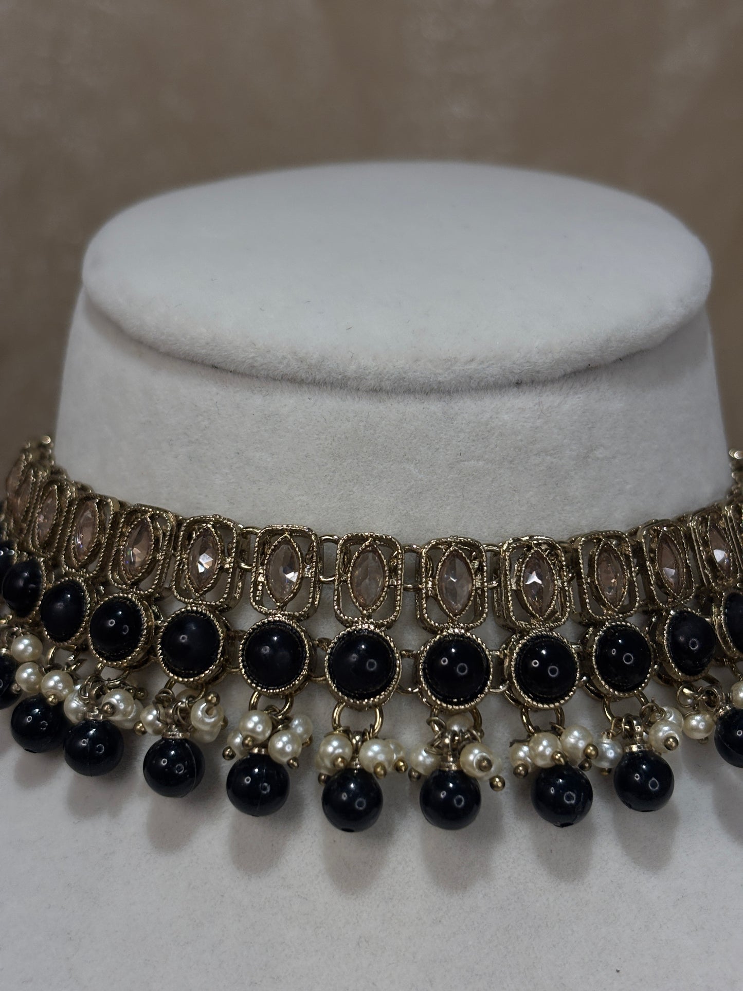 Black choker set