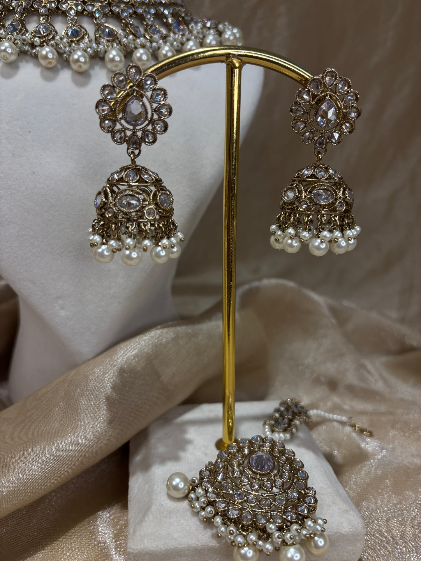 White gold necklace set