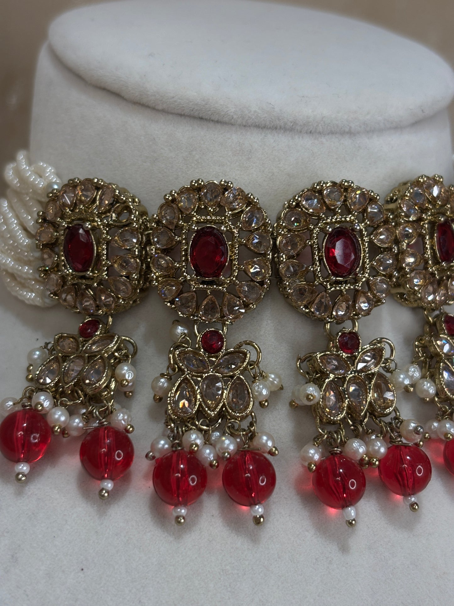 Red choker set