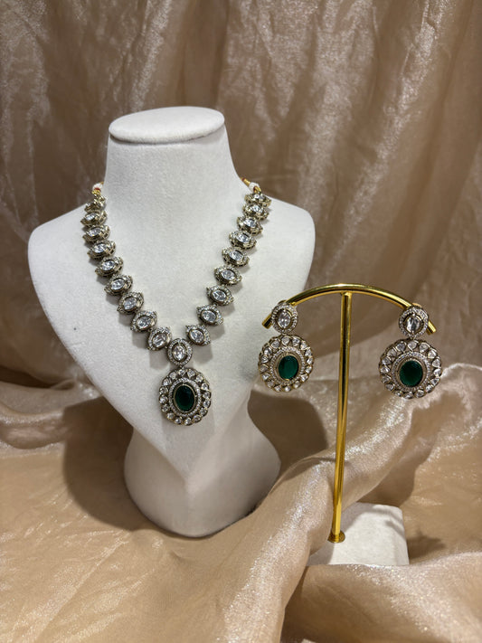 Emerald green necklace set