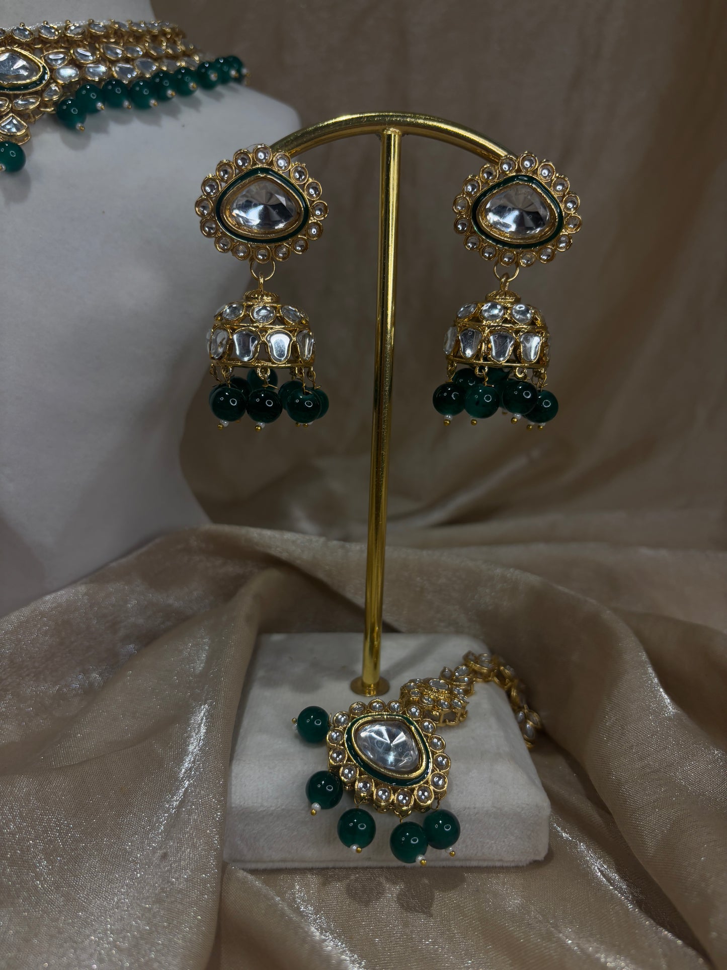 Emearld green necklace set