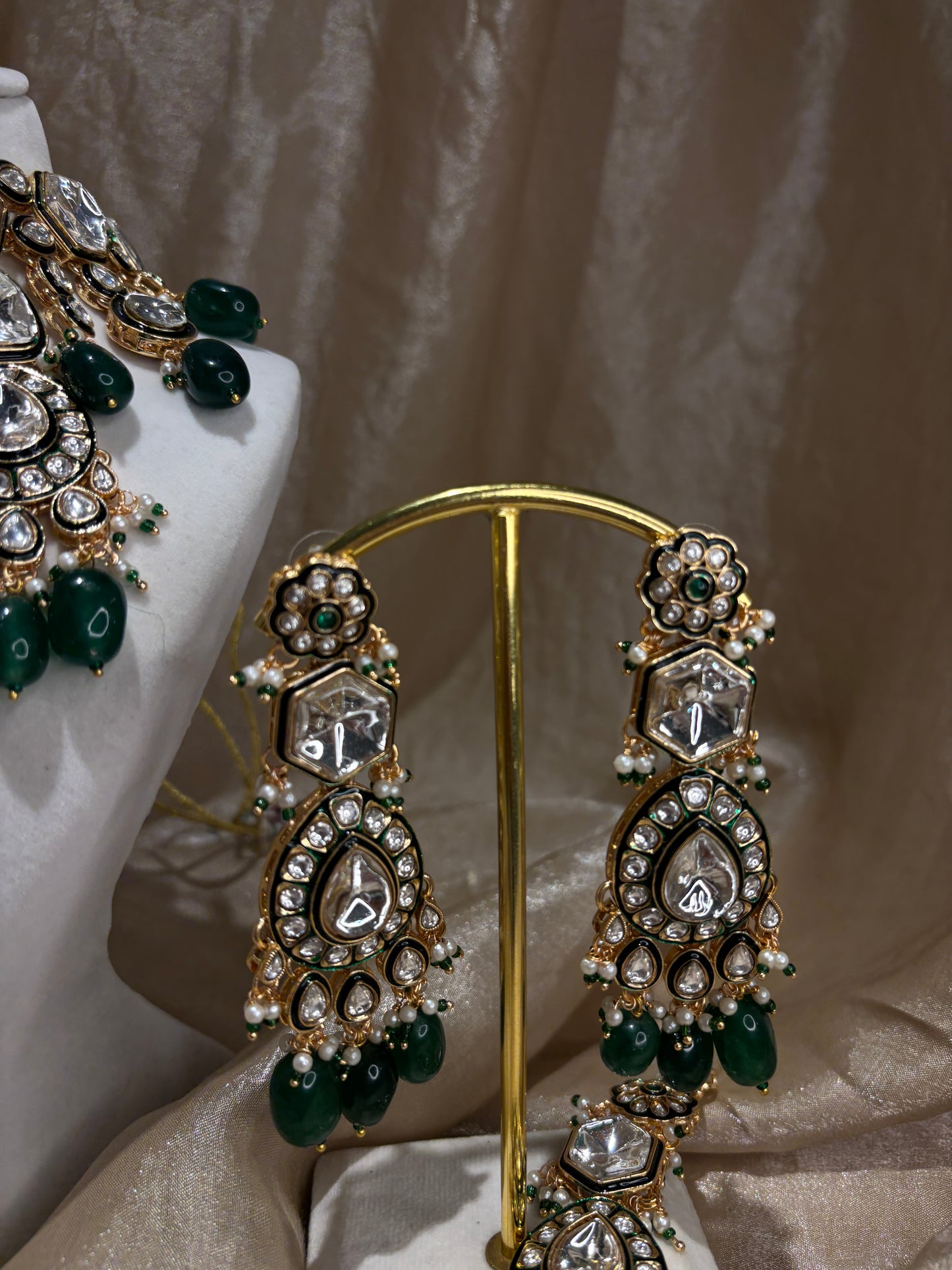 Heavy green choker set