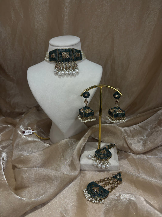Emerald green choker set