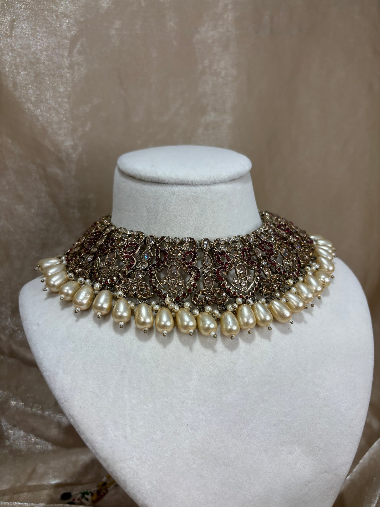 Maroon necklace set
