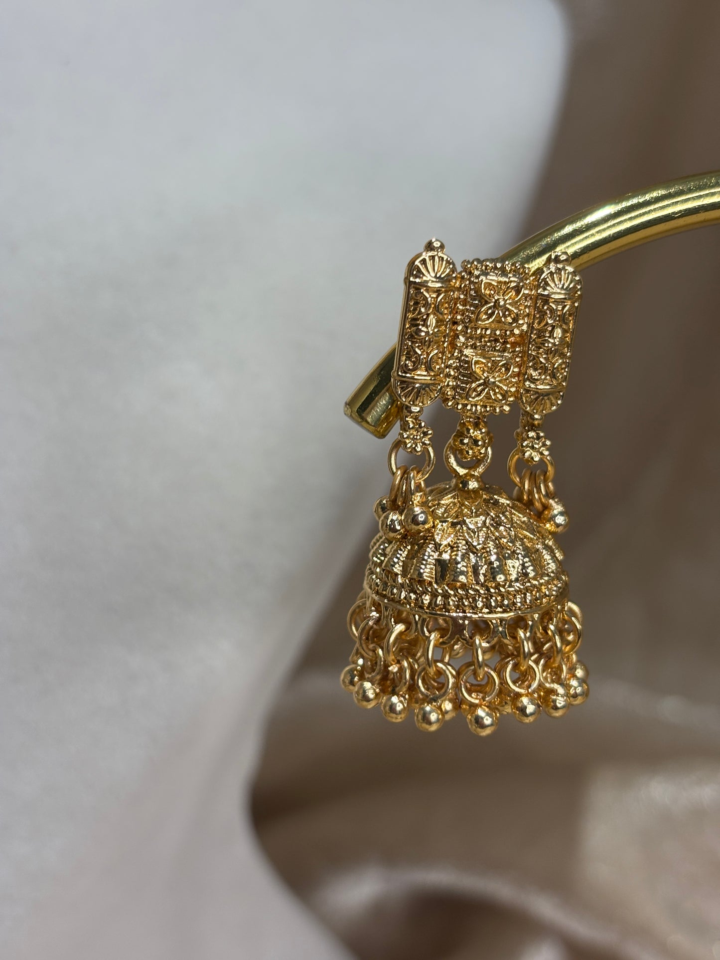 Gold-look choker set