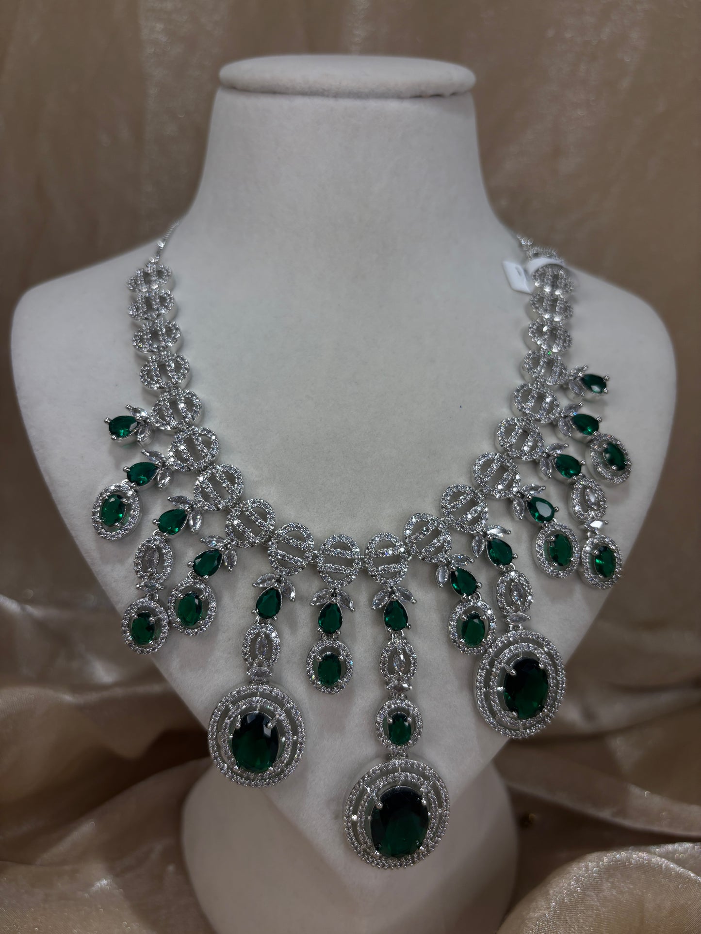 Emerald green necklace set