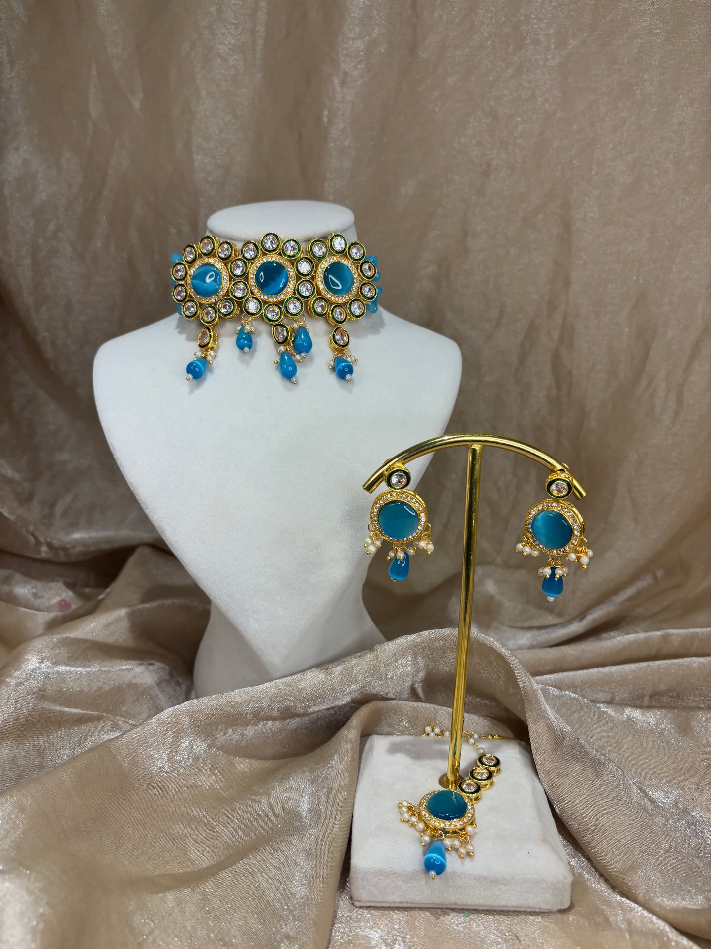Blue choker set