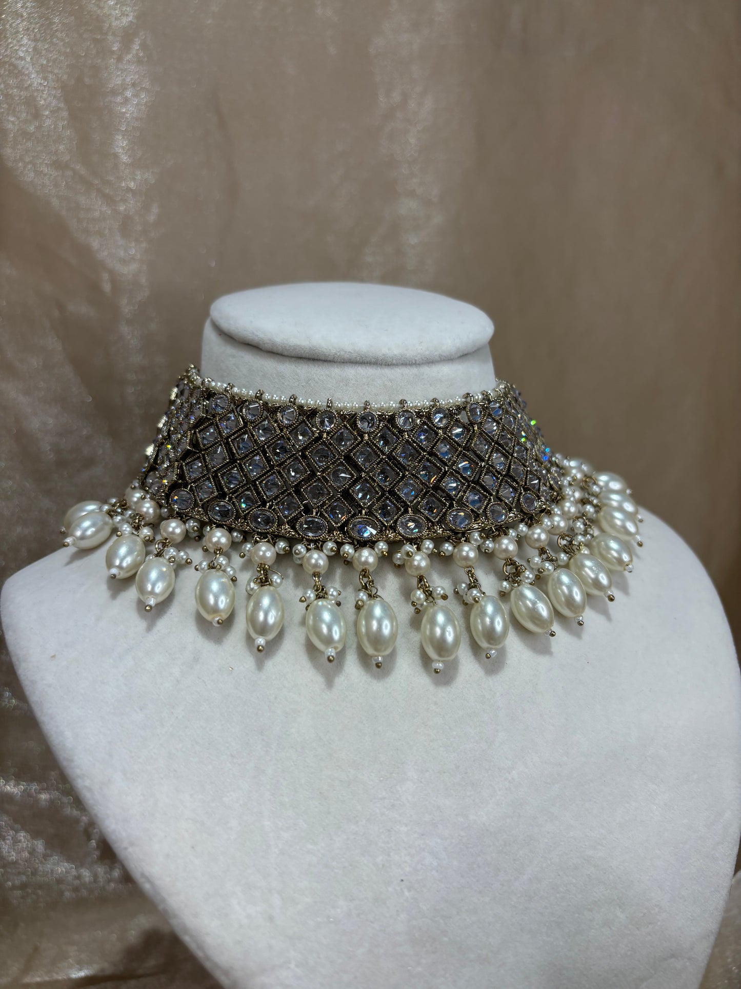 White gold choker set