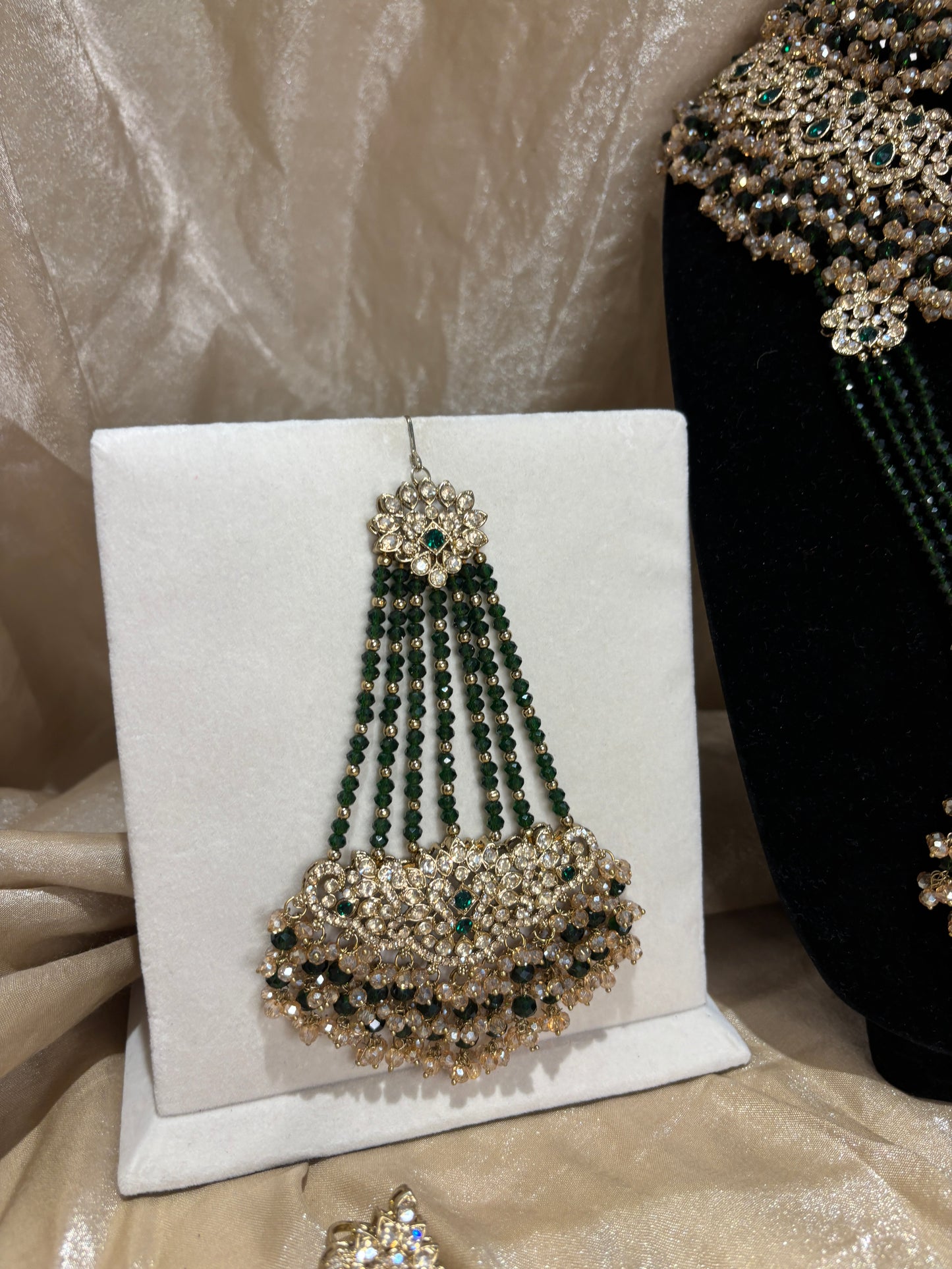 Heavy emerald green set