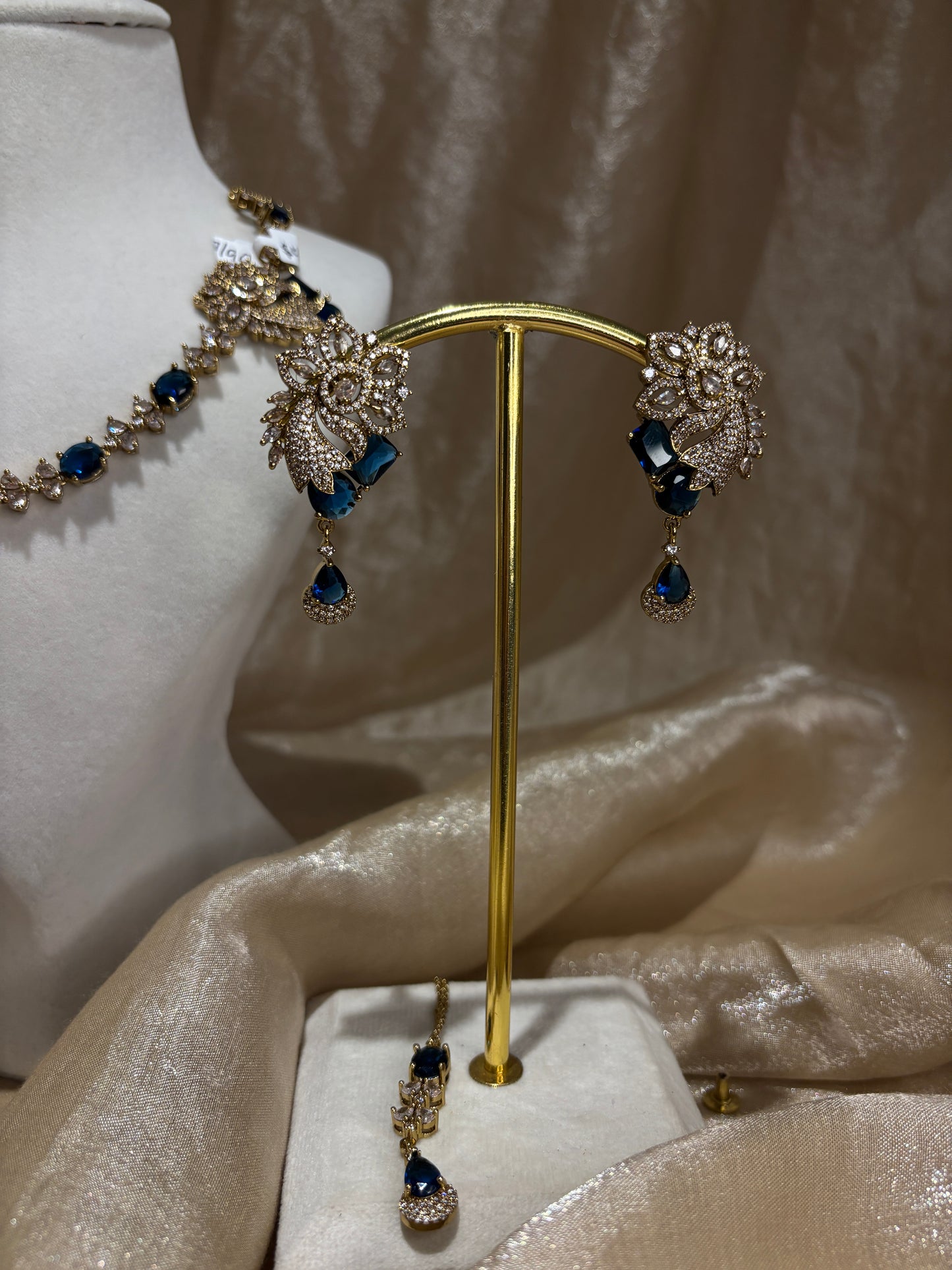 Navy blue necklace set