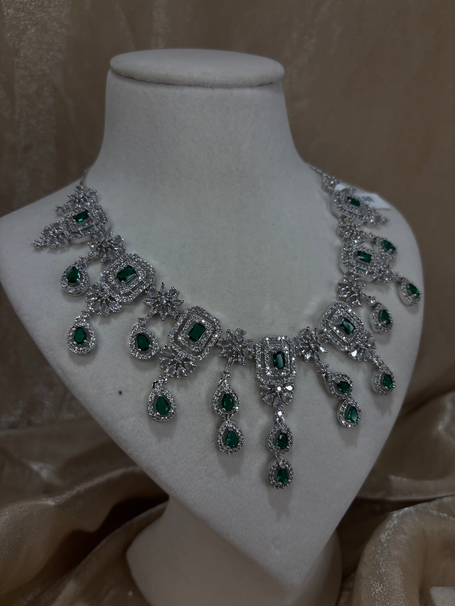 Emerald green necklace set