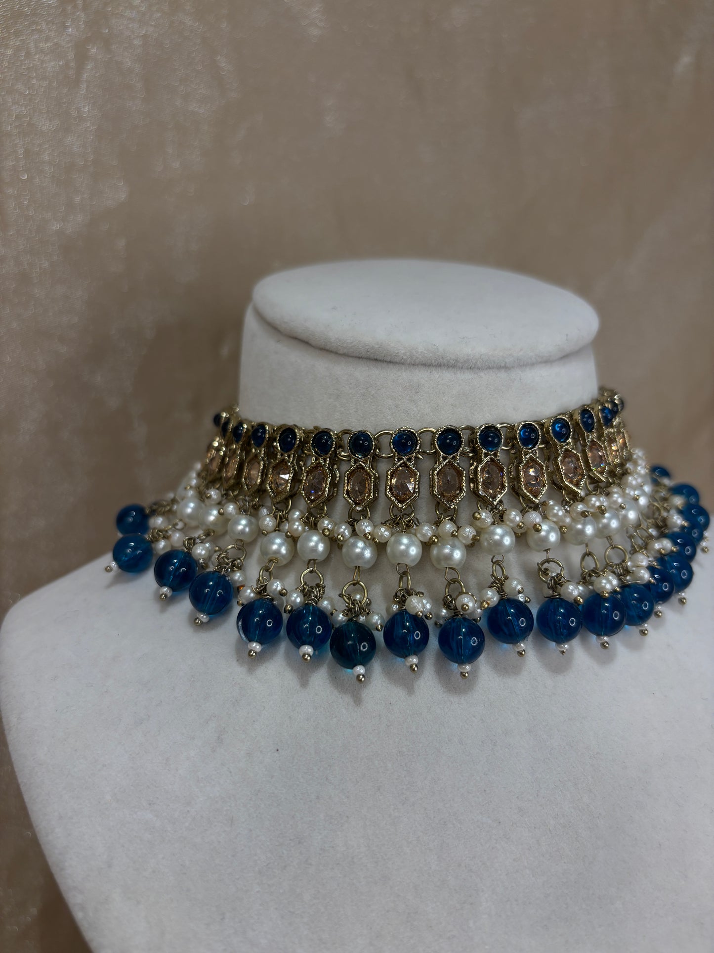 Blue choker set