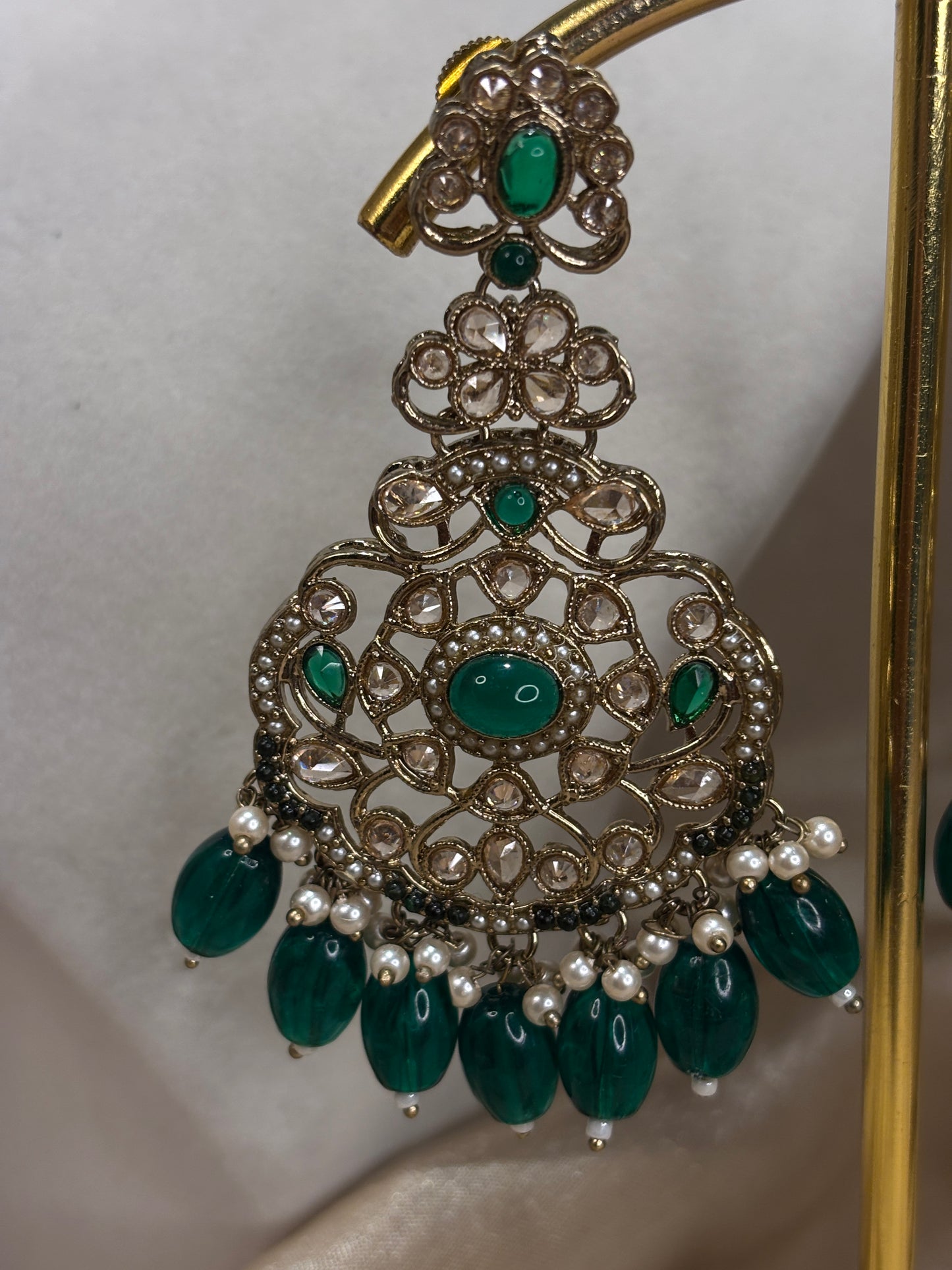 Emerald green choker set