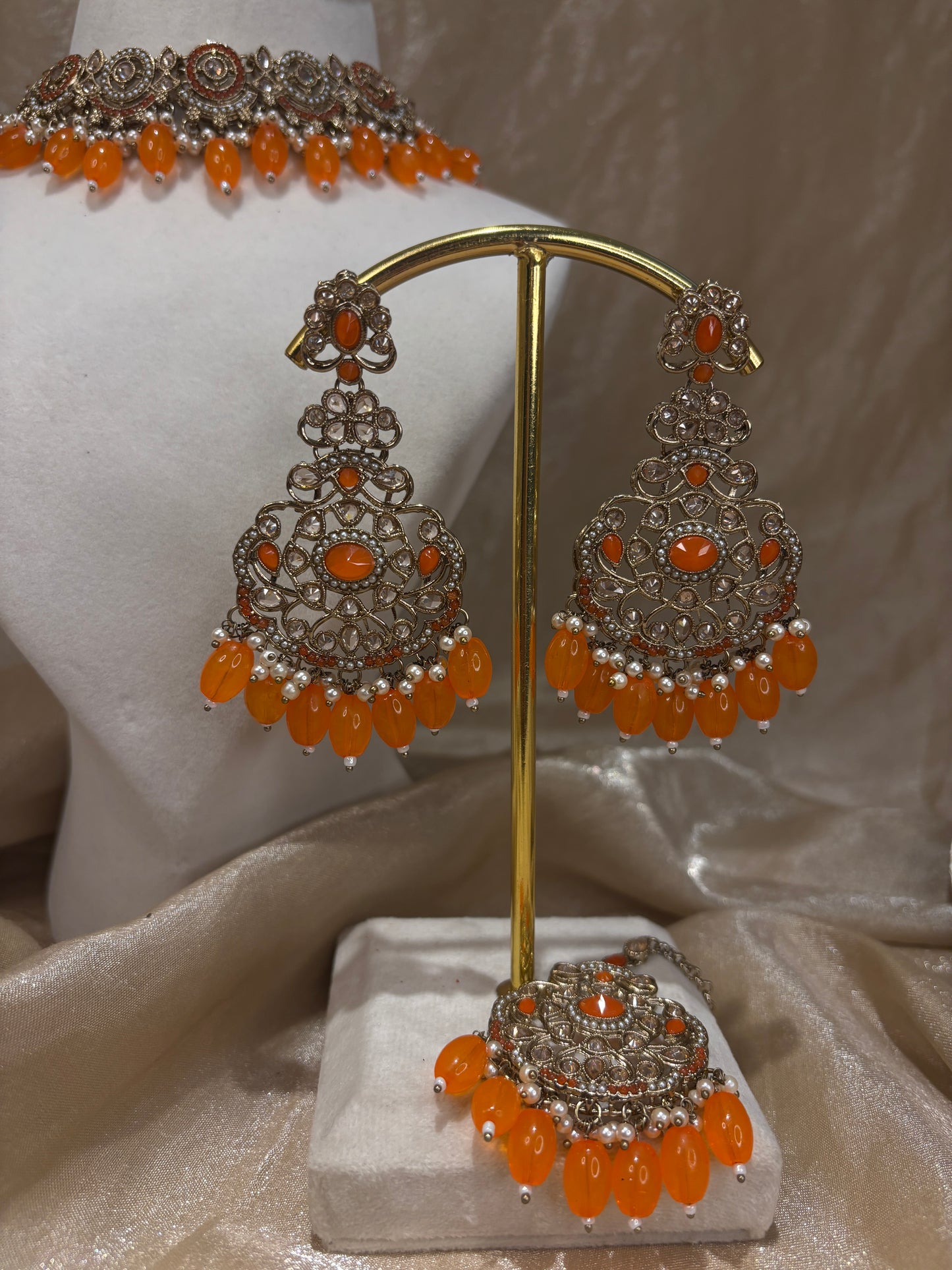 Orange choker set