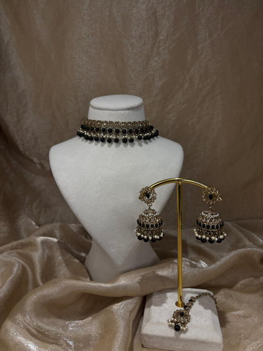 Black choker set