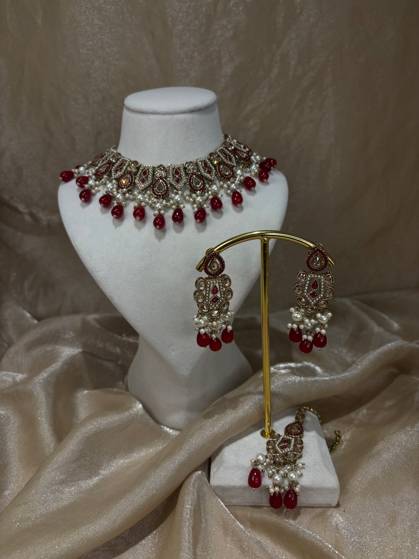 Maroon set