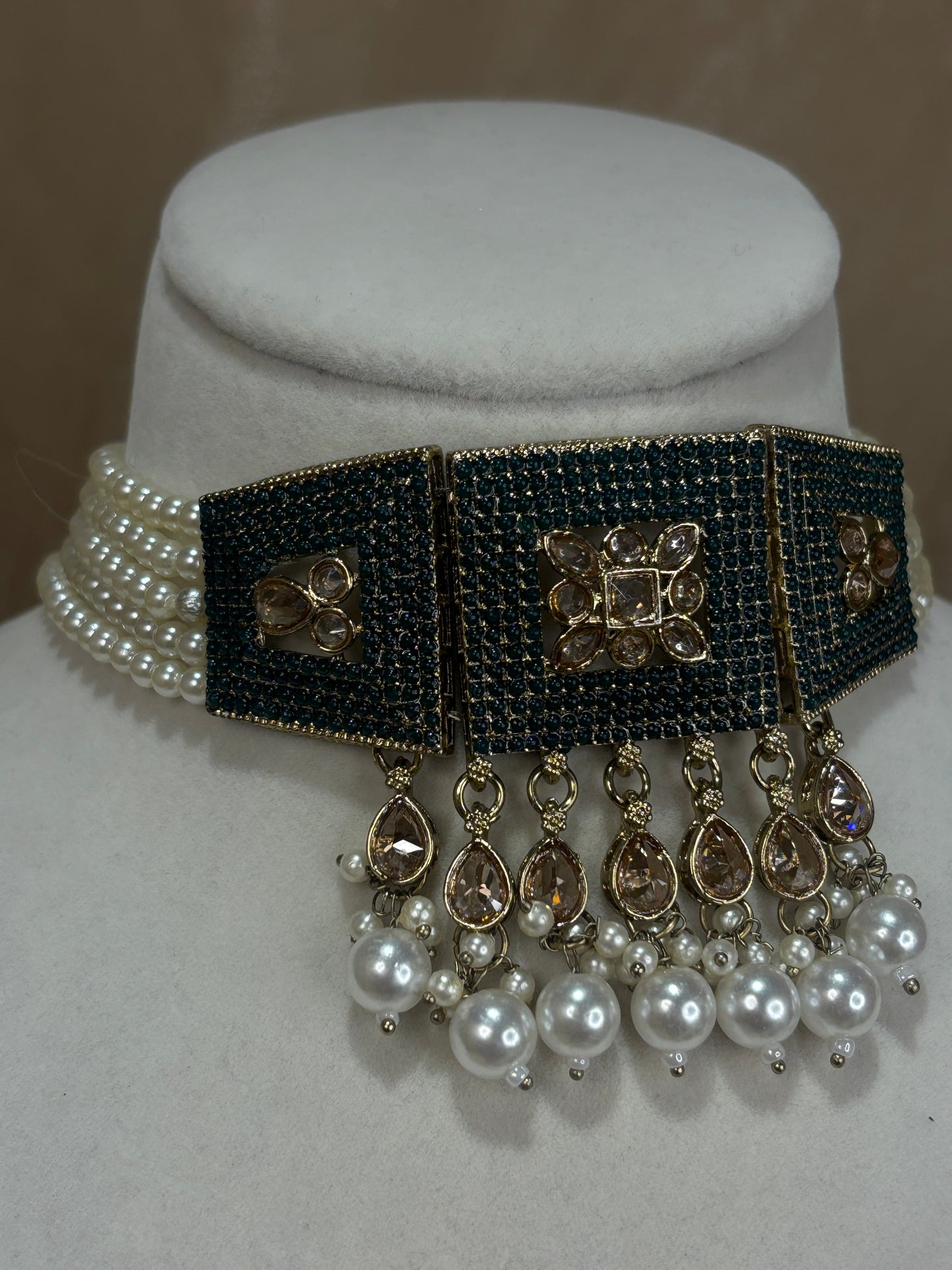 Emerald green choker set