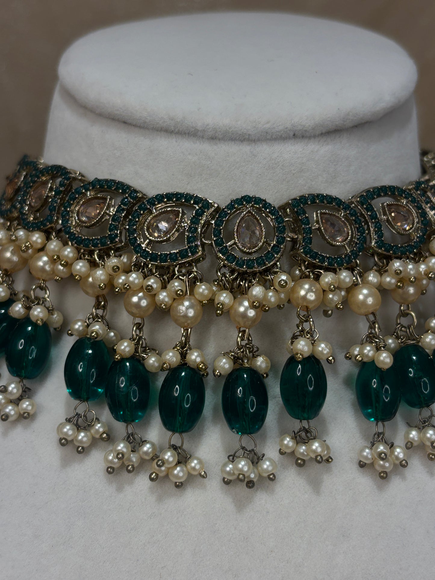 Emerald green choker set