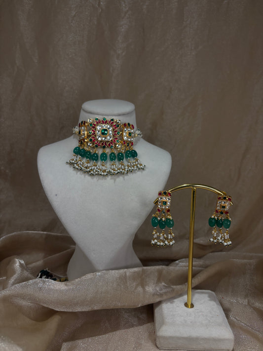 Red/emearld green choker set