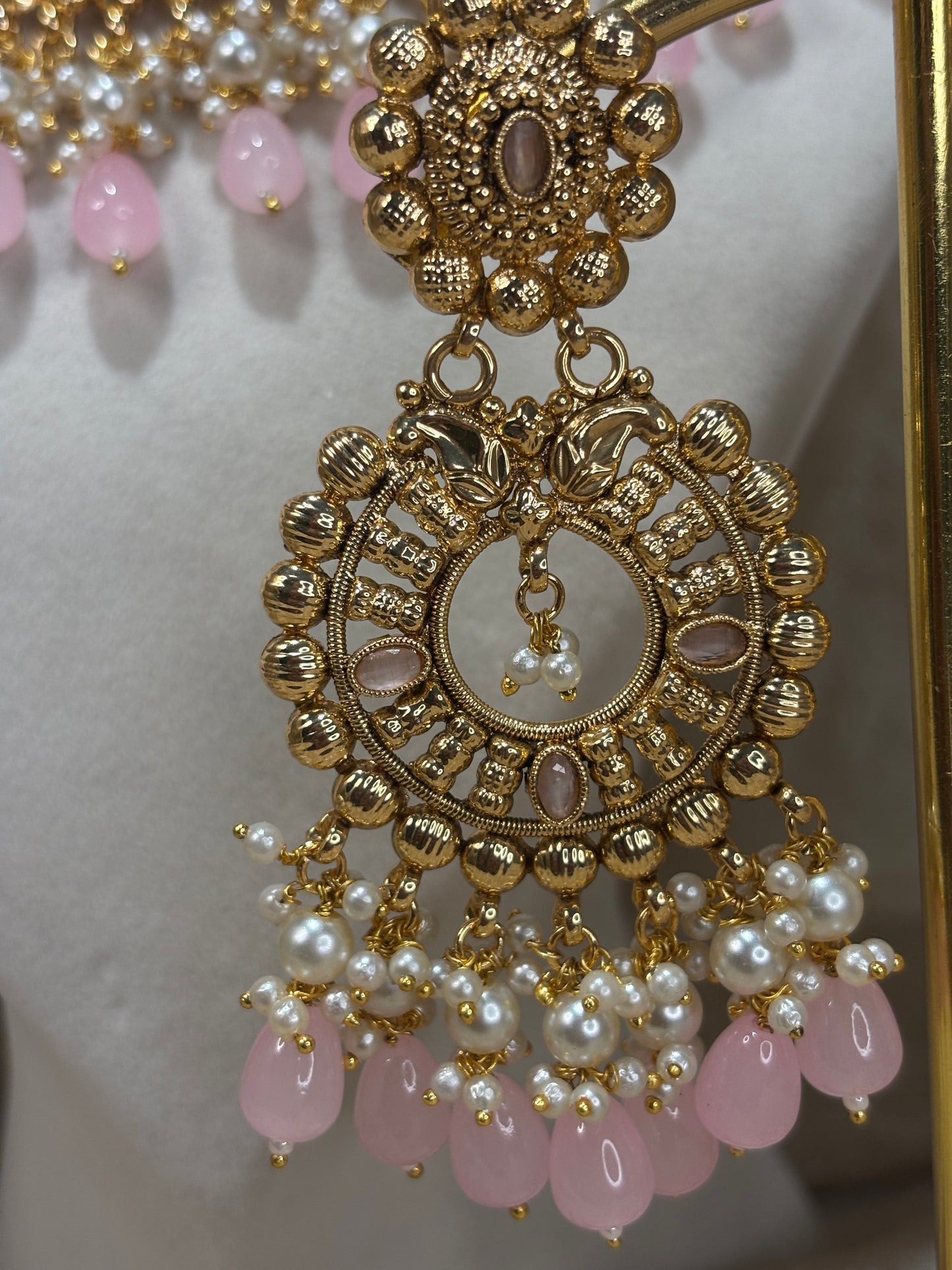 Baby pink antique gold necklace set
