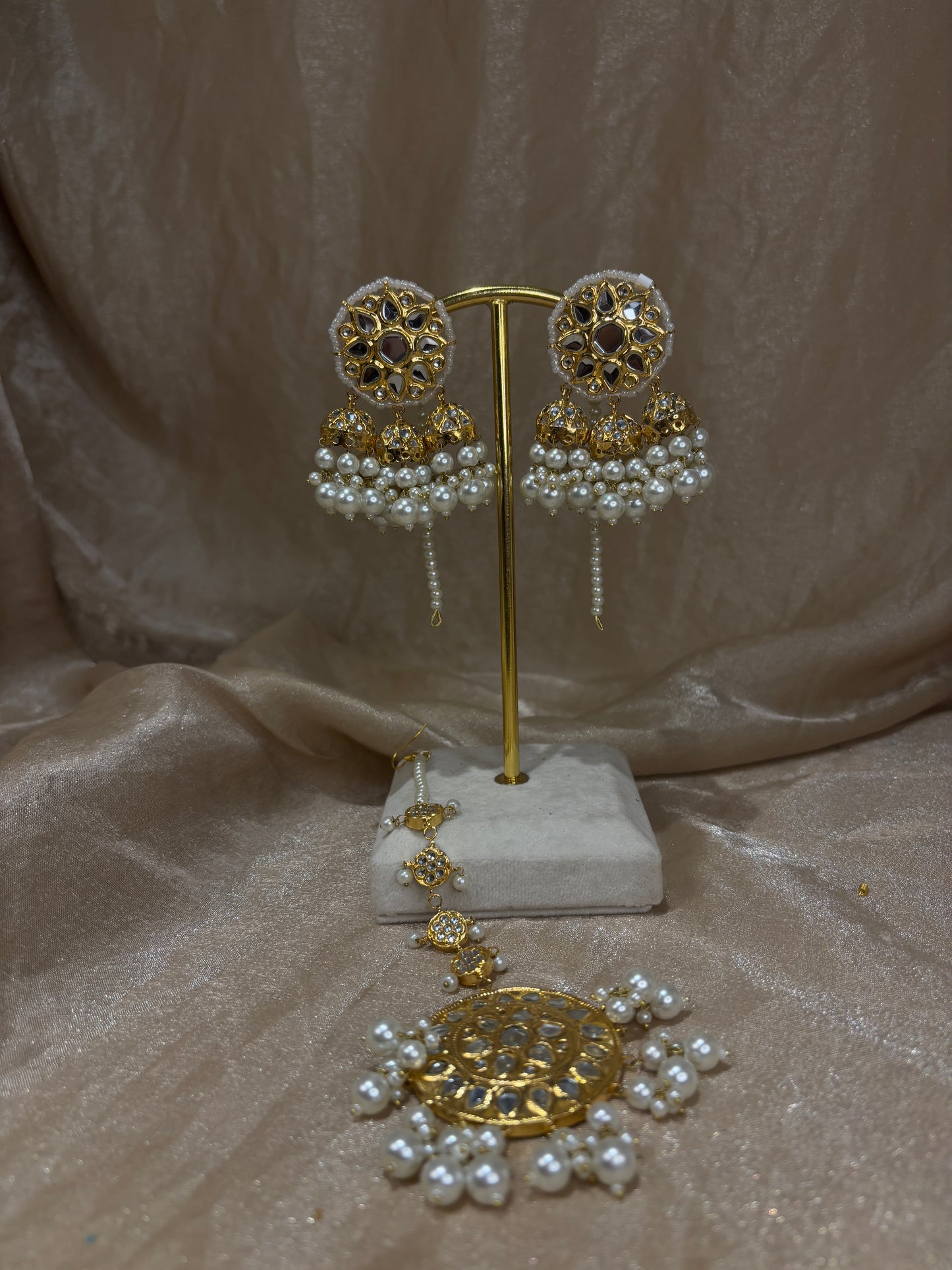 Gold thappa kundan stud/tikka set