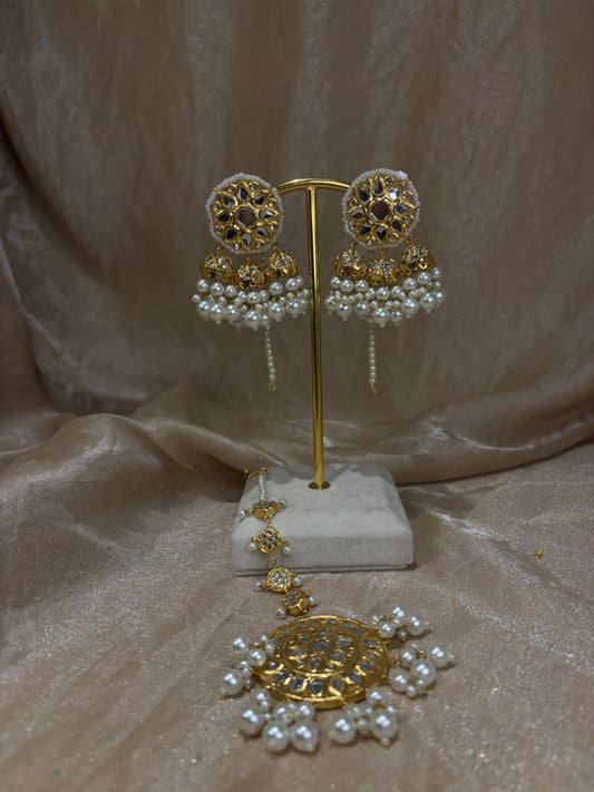 Gold thappa kundan stud/tikka set