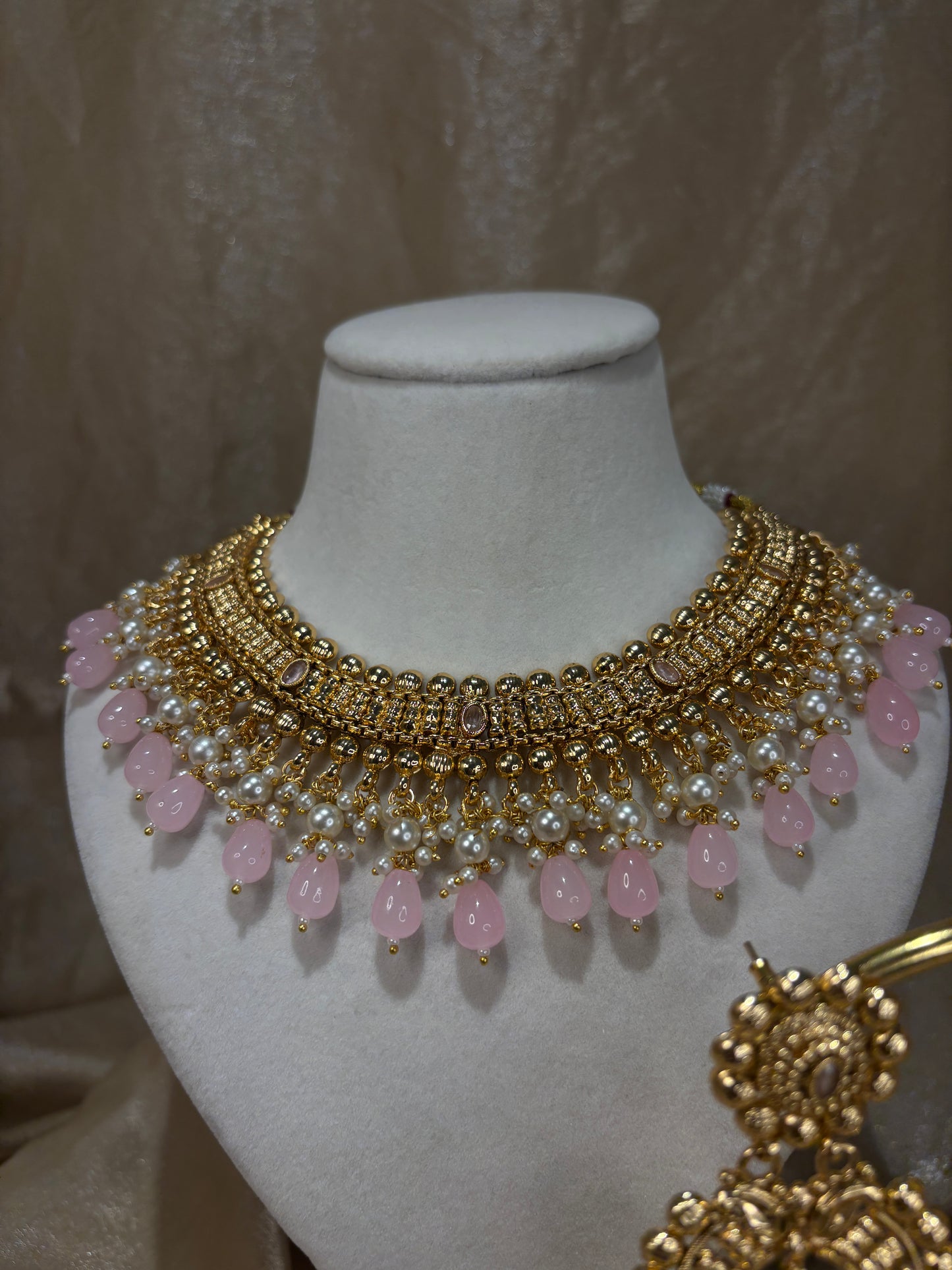 Baby pink antique gold necklace set