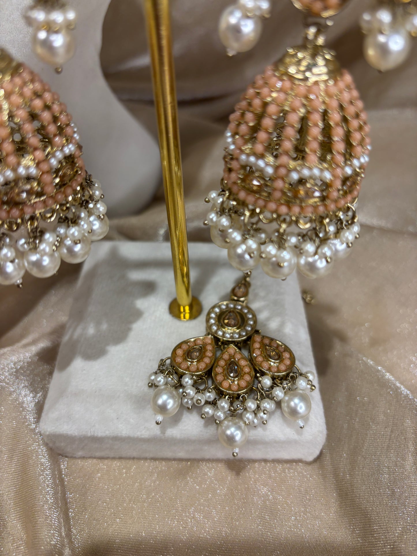 Peach statement necklace set