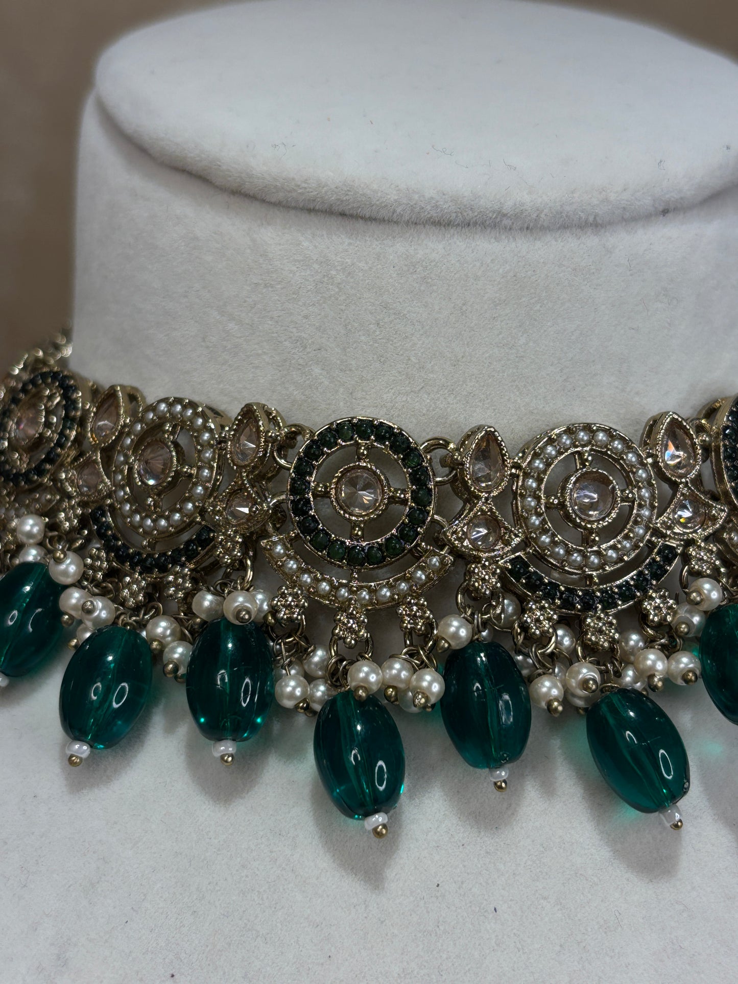 Emerald green choker set