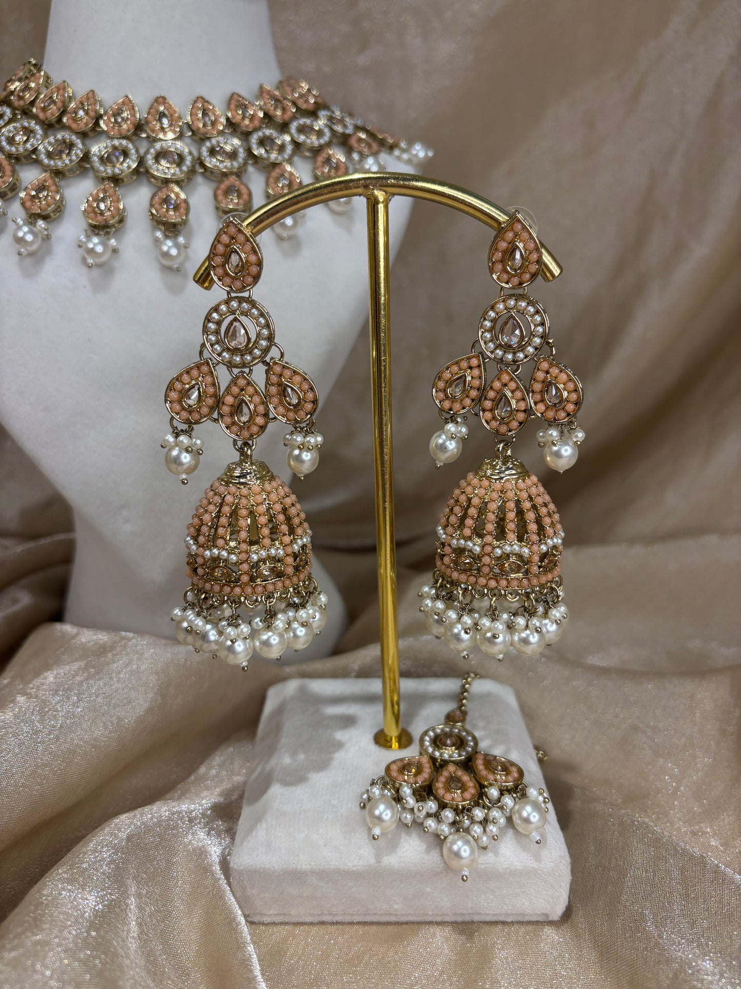 Peach statement necklace set