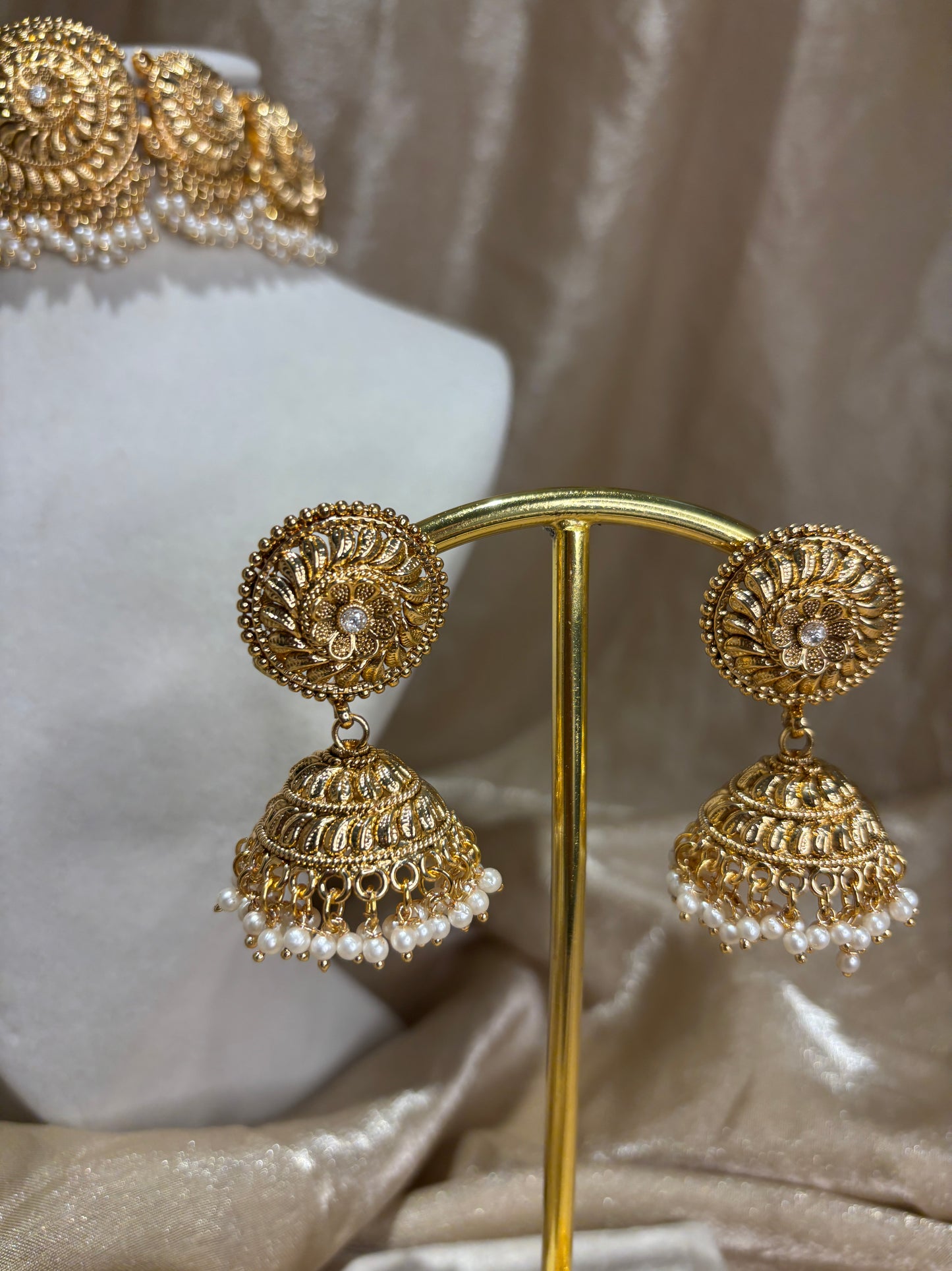 Gold-look choker set