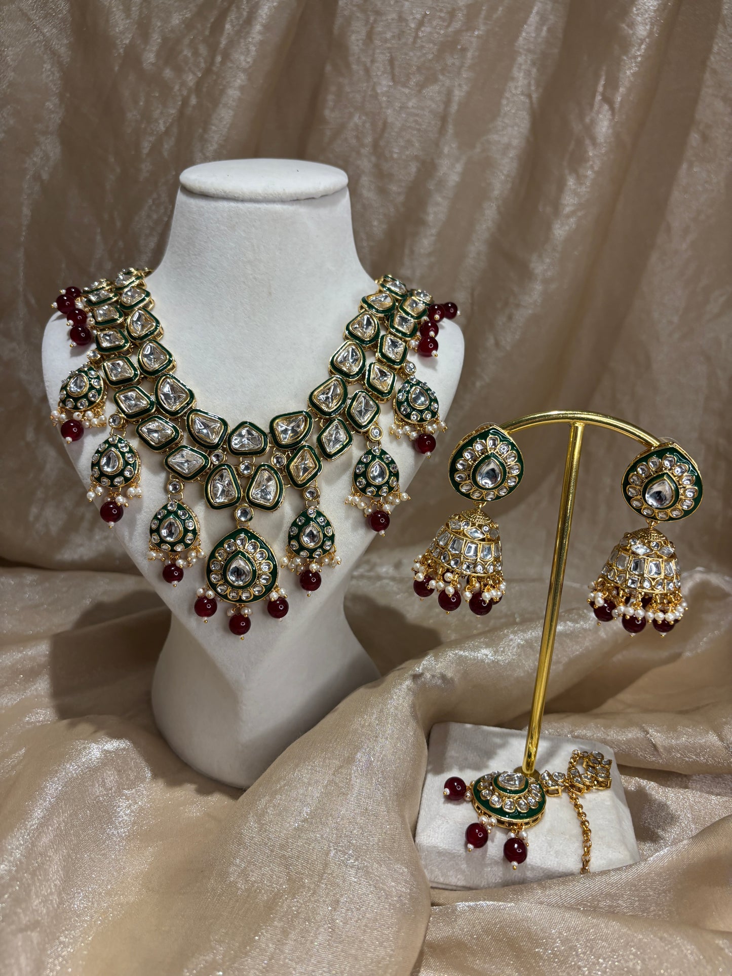 Maroon necklace set