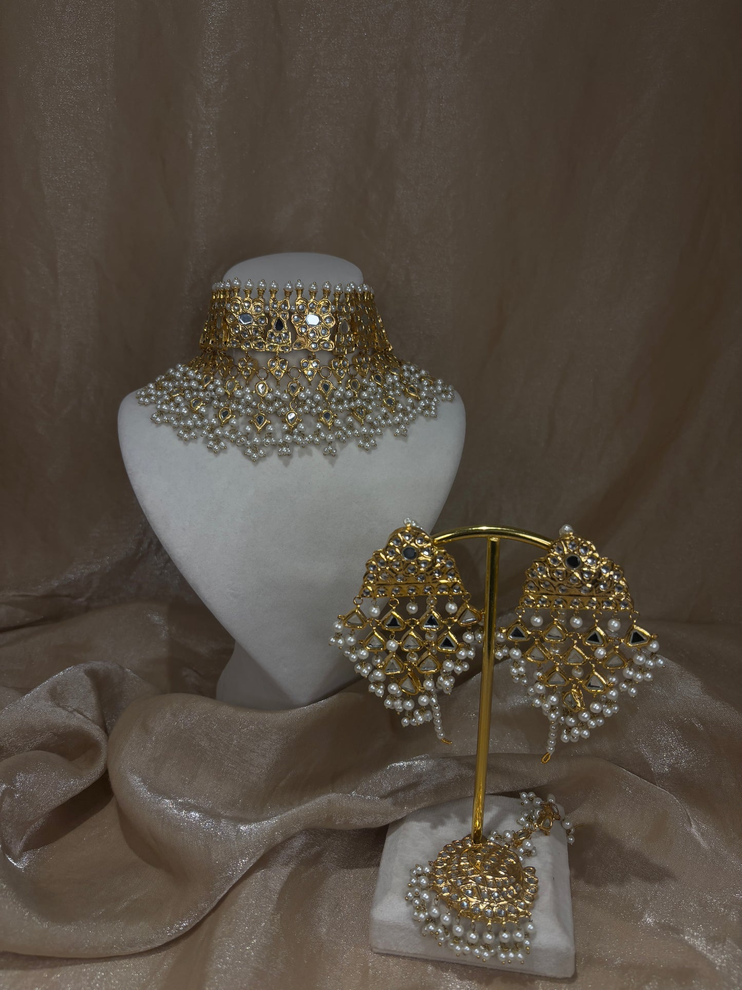 Heavy gold thappa kundan choker