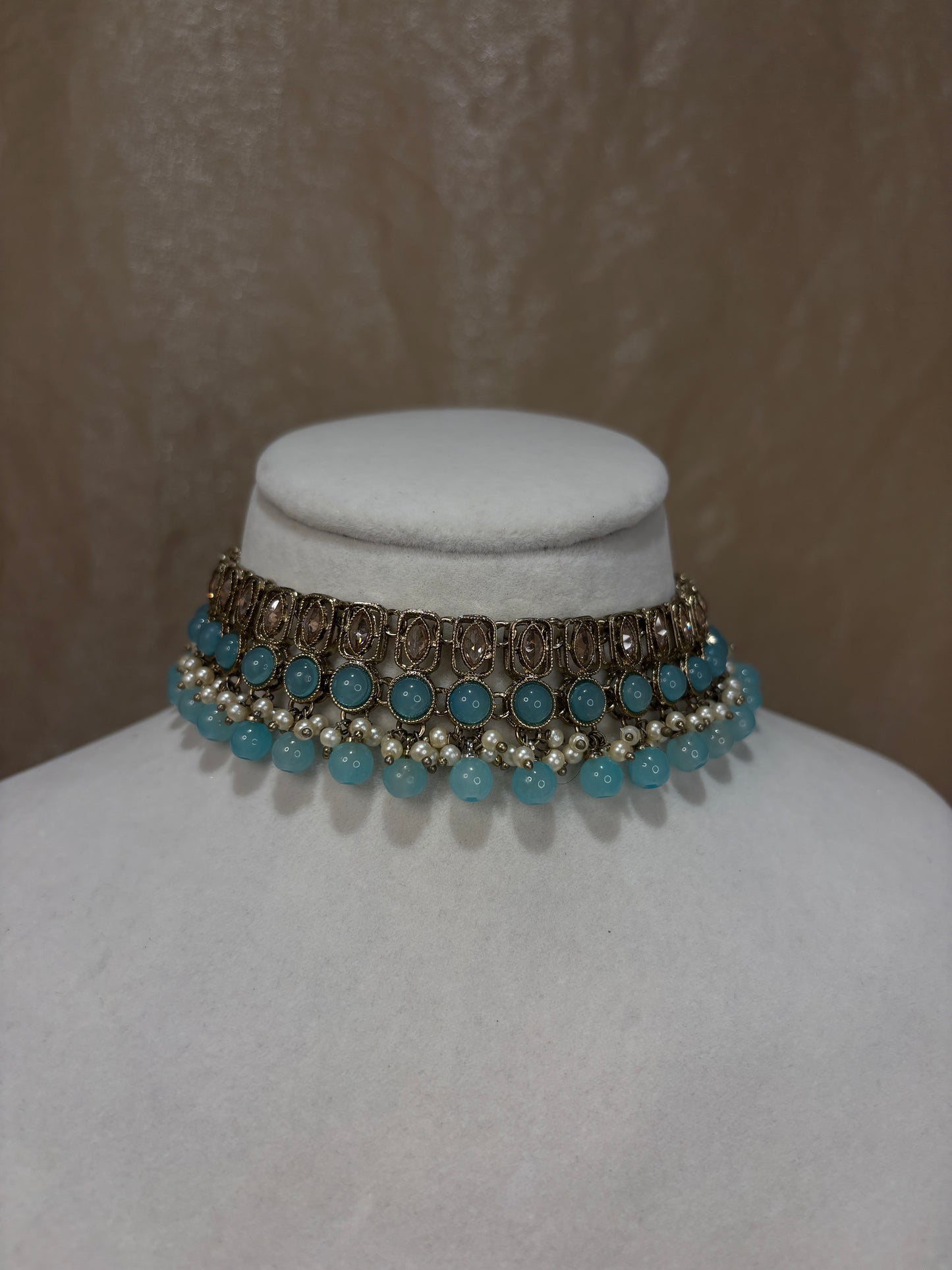 Light blue choker set