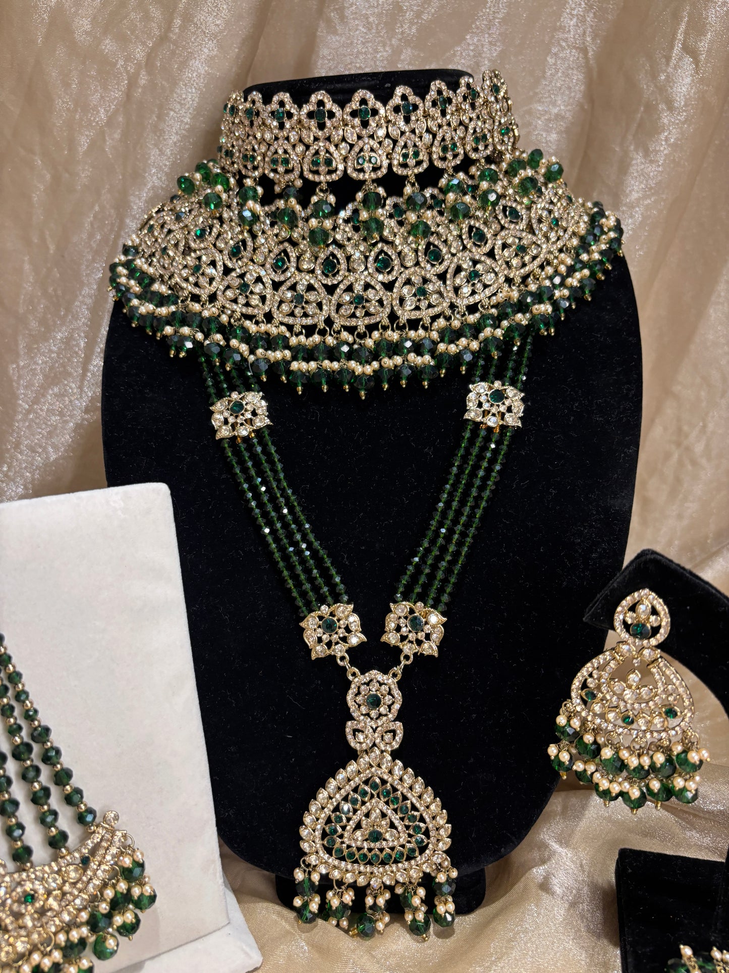 Heavy emerald green set