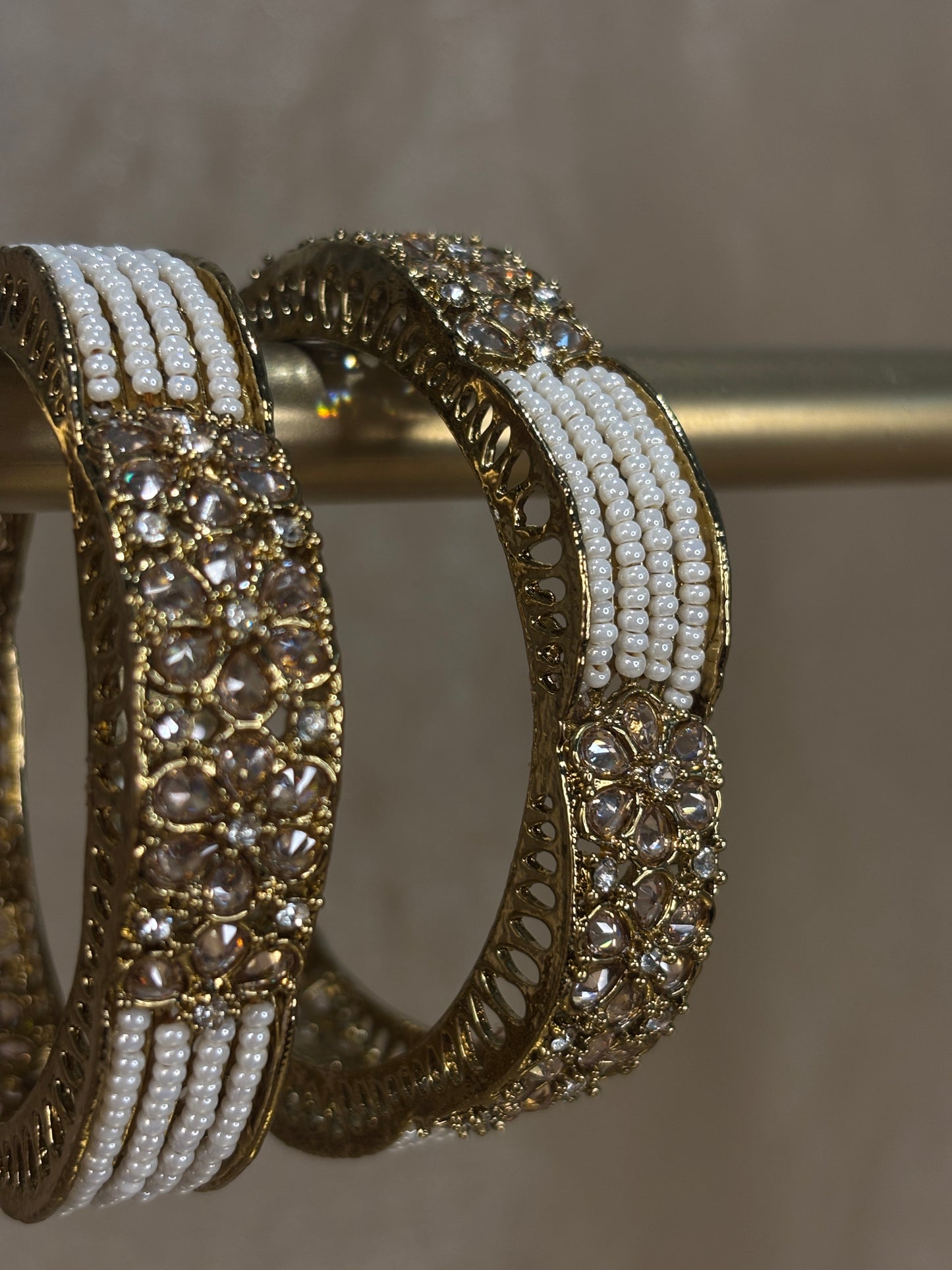 Gold pearl detail kare
