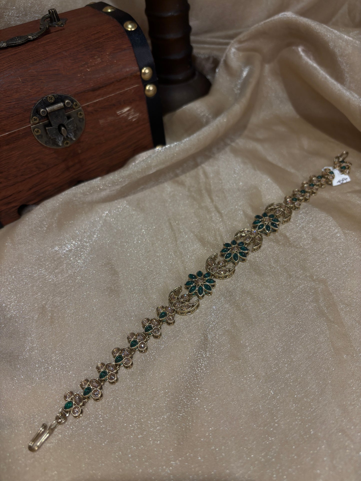 Emerald green matha Patti