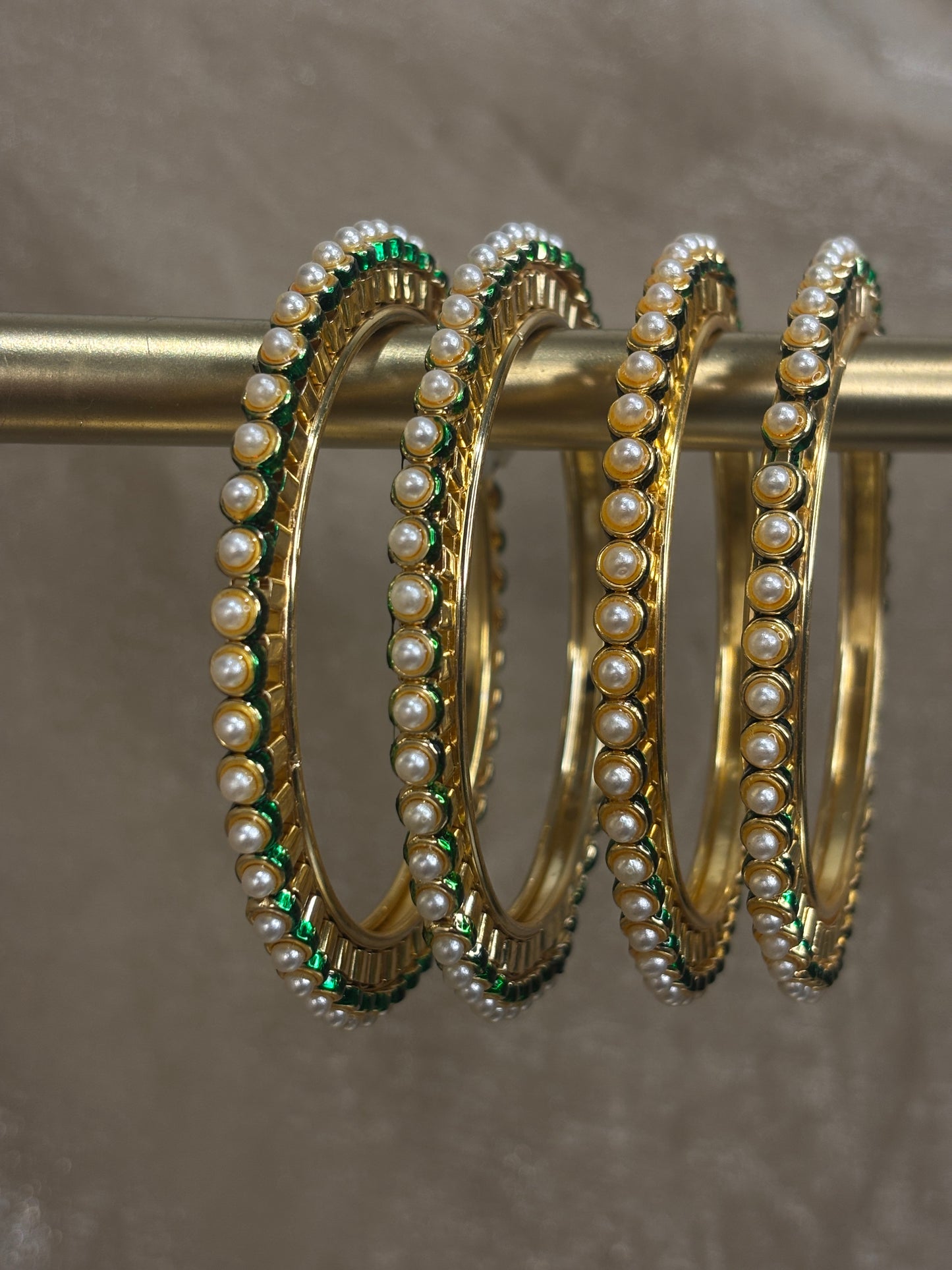 Yellow gold pearl kare