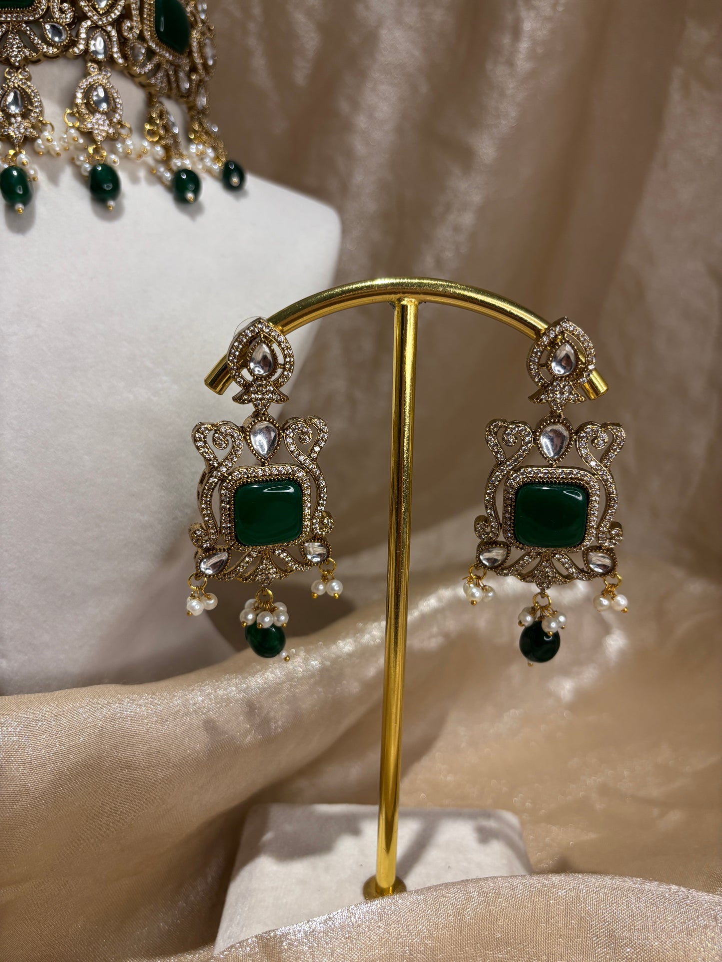 Emerald green choker set