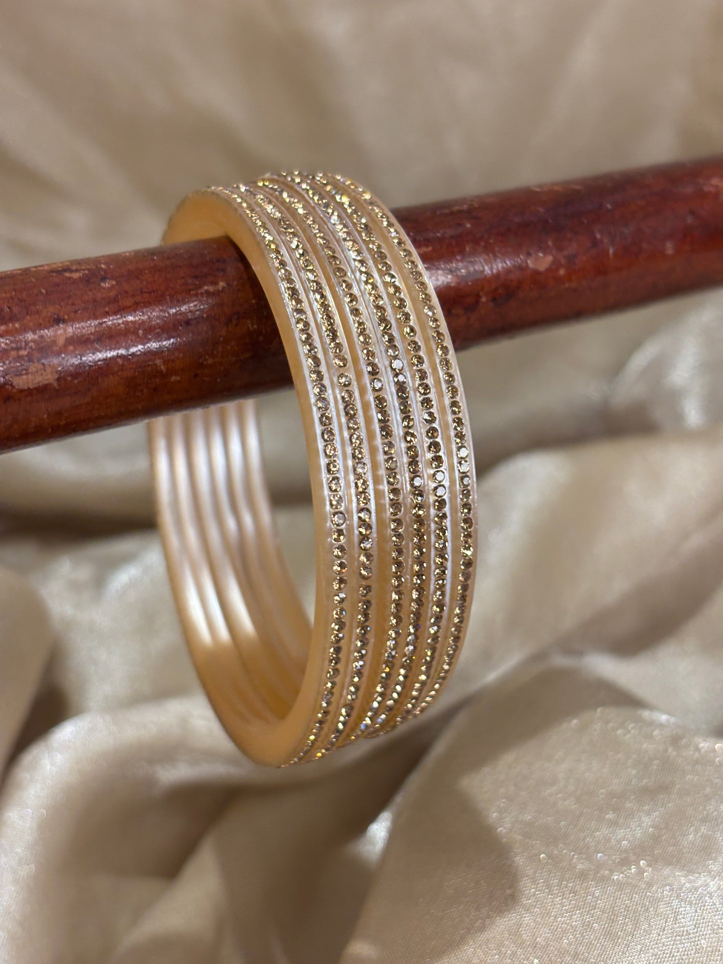 Filler bangle