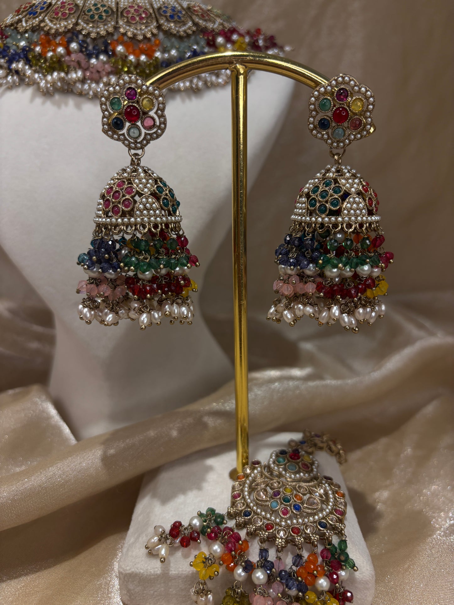Multi-colour necklace set
