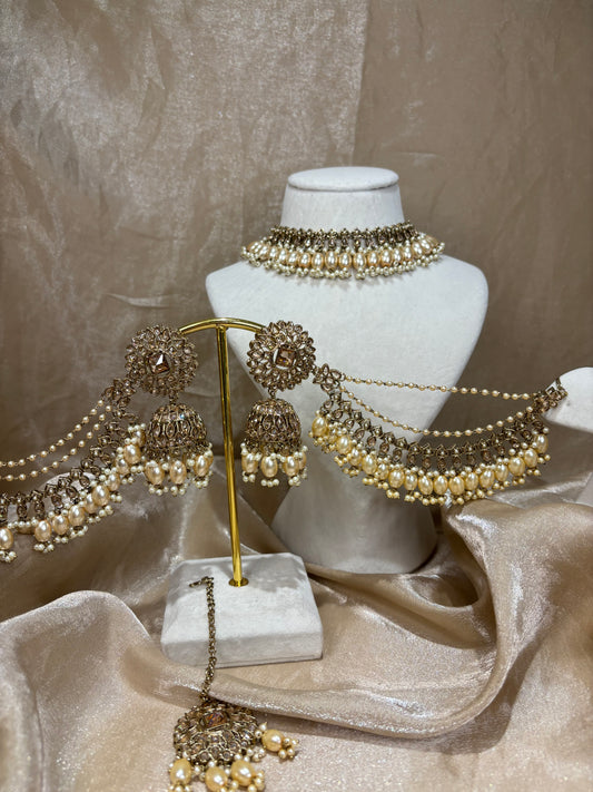 Gold necklace set